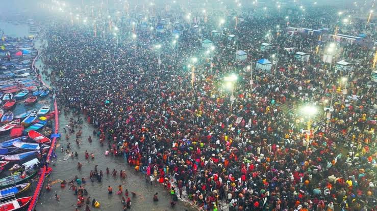 महाकुंभ: चौथे दिन की सुबह हजारों श्रद्धालुओं ने लगाई पवित्र डुबकी, अबतक 6 करोड़ भक्तों ने लिया भाग